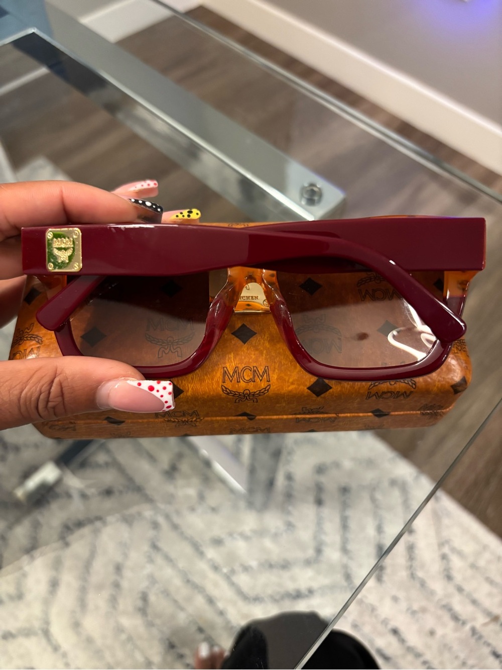 Two-Tone MCM glasses with case included - Picture 2 of 8
